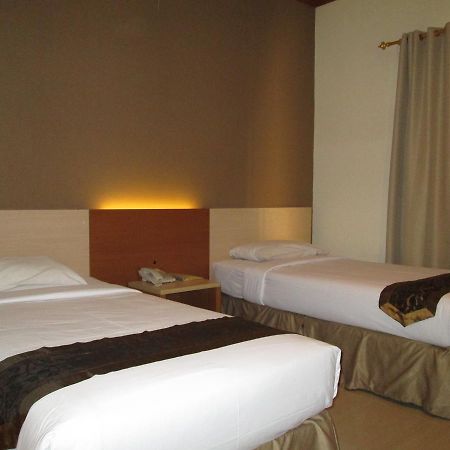 Hotel Delta Sinar Mayang Sidoarjo Chambre photo