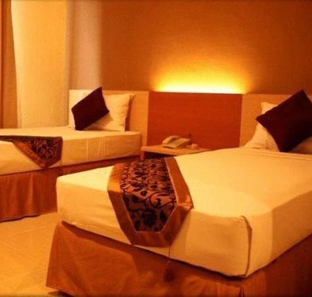 Hotel Delta Sinar Mayang Sidoarjo Extérieur photo