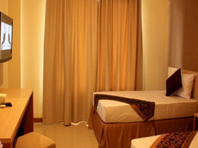 Hotel Delta Sinar Mayang Sidoarjo Extérieur photo