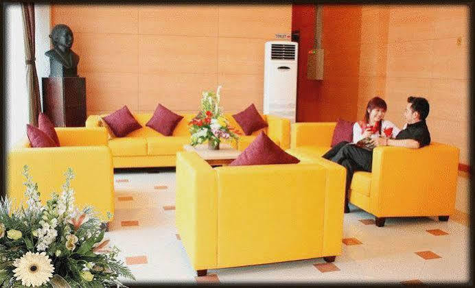 Hotel Delta Sinar Mayang Sidoarjo Extérieur photo